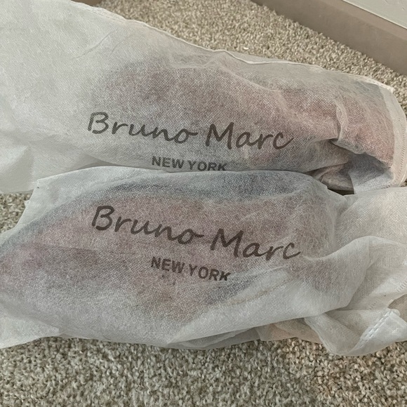 size 8 shoes only try once and willing to sell - Picture 2 of 2